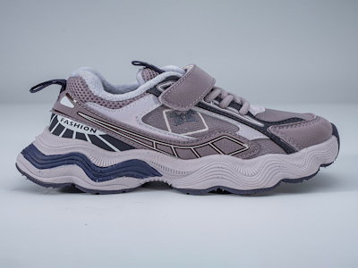 Почему важно покупать детскую обувь с ортопедической стелькой